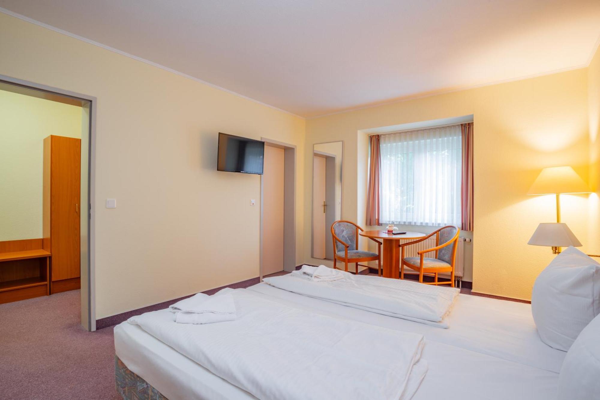 Waldhotel Schoeneiche -Self Check-In- Екстер'єр фото