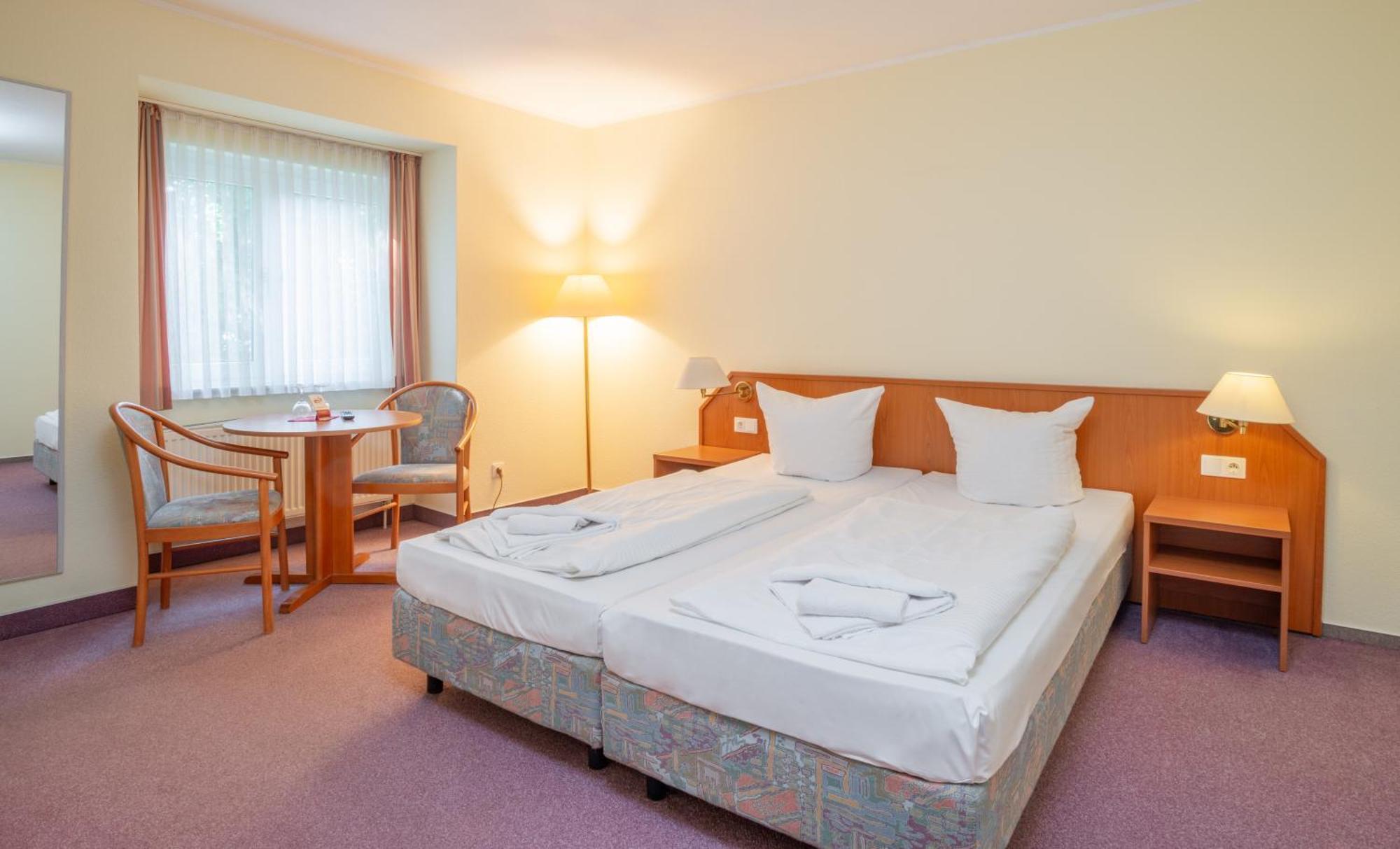 Waldhotel Schoeneiche -Self Check-In- Екстер'єр фото