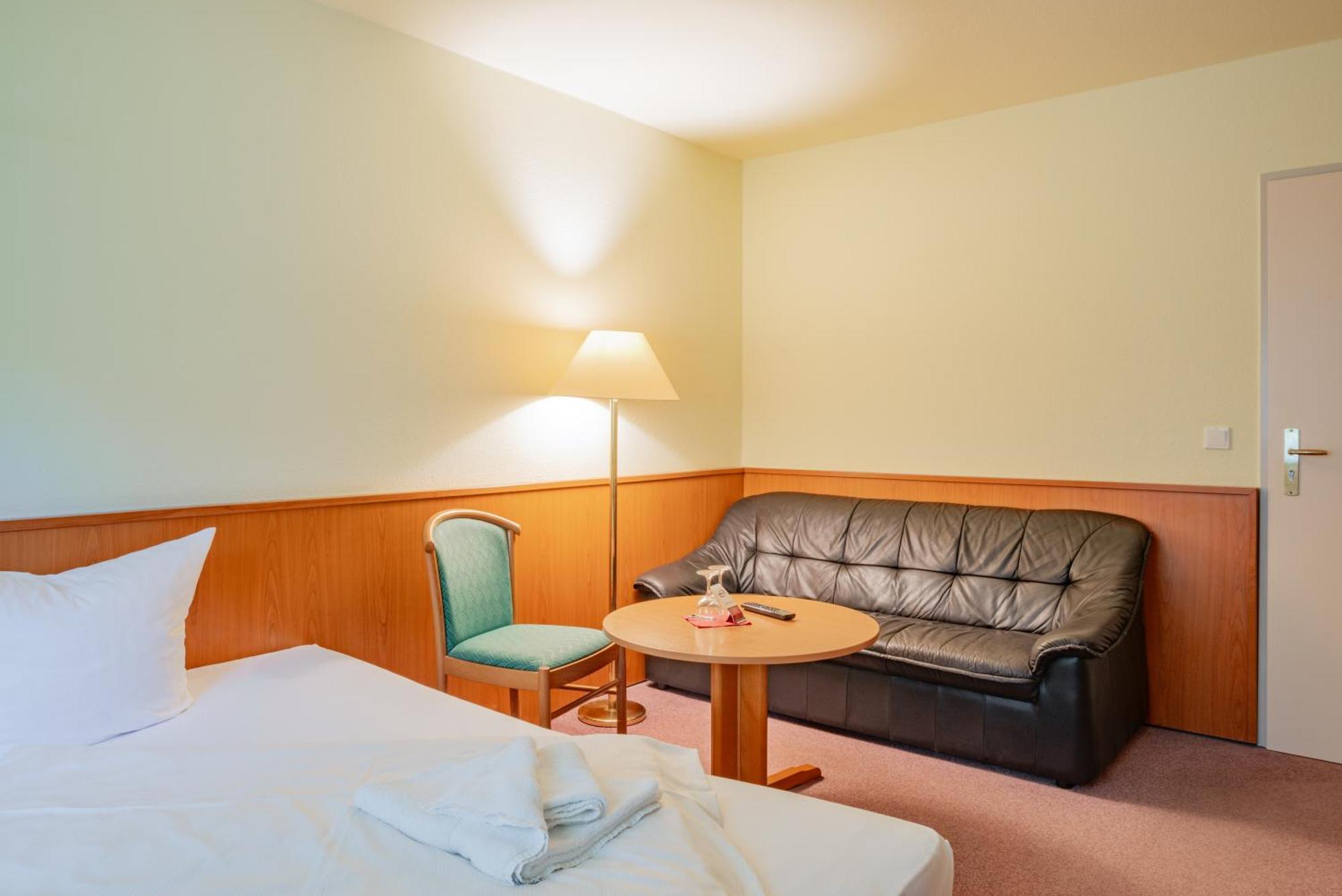 Waldhotel Schoeneiche -Self Check-In- Екстер'єр фото