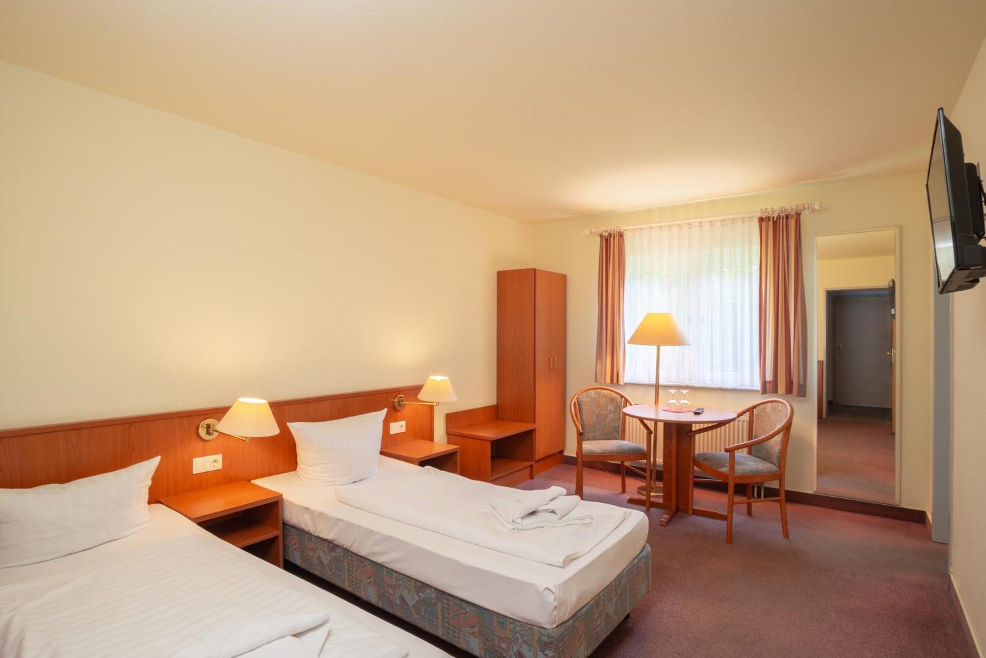 Waldhotel Schoeneiche -Self Check-In- Екстер'єр фото