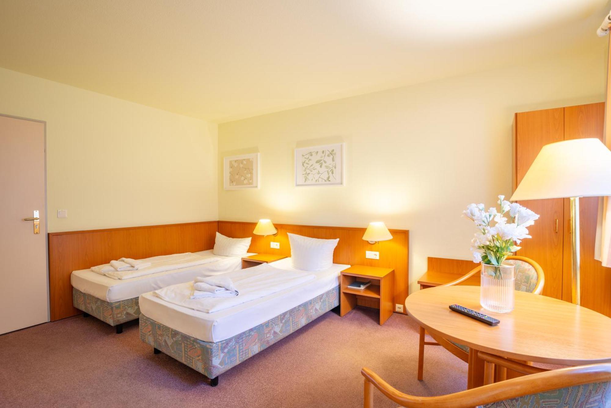 Waldhotel Schoeneiche -Self Check-In- Екстер'єр фото