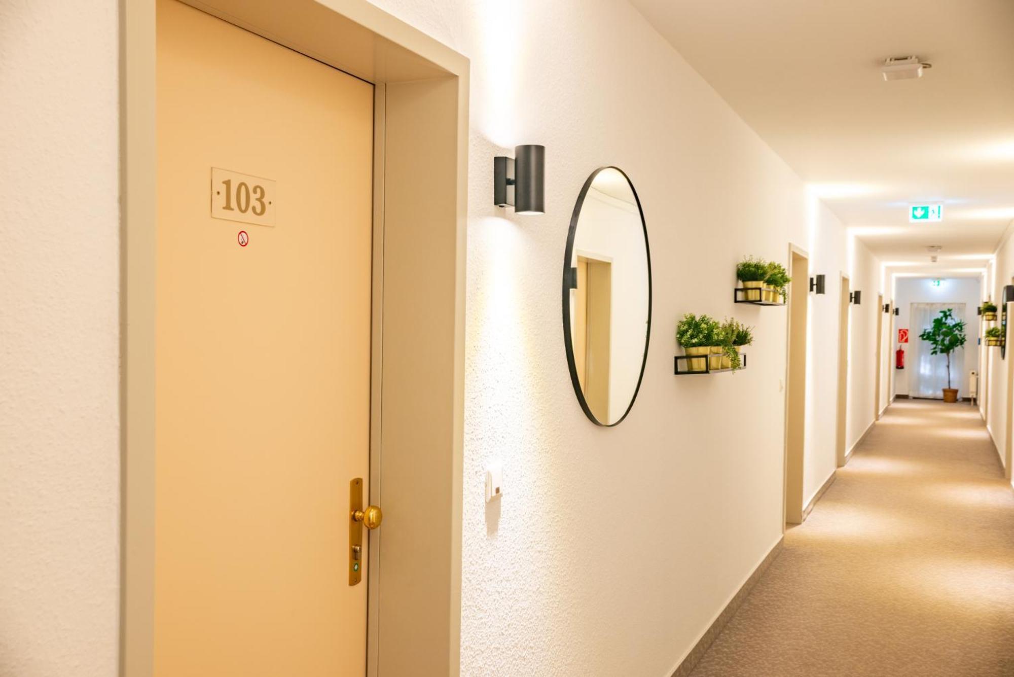 Waldhotel Schoeneiche -Self Check-In- Екстер'єр фото